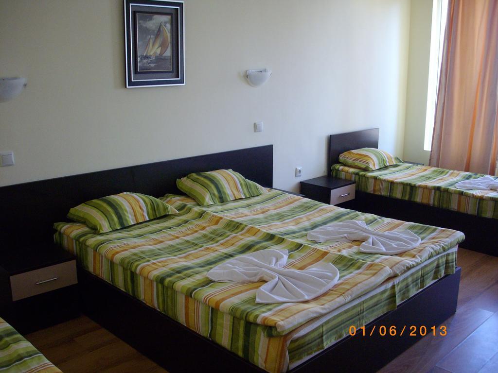Семеен Хотел Атива - Family Hotel Ativa 洛泽内茨 外观 照片