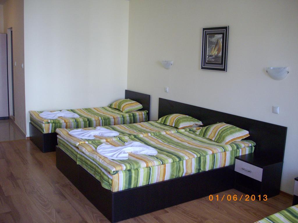 Семеен Хотел Атива - Family Hotel Ativa 洛泽内茨 外观 照片