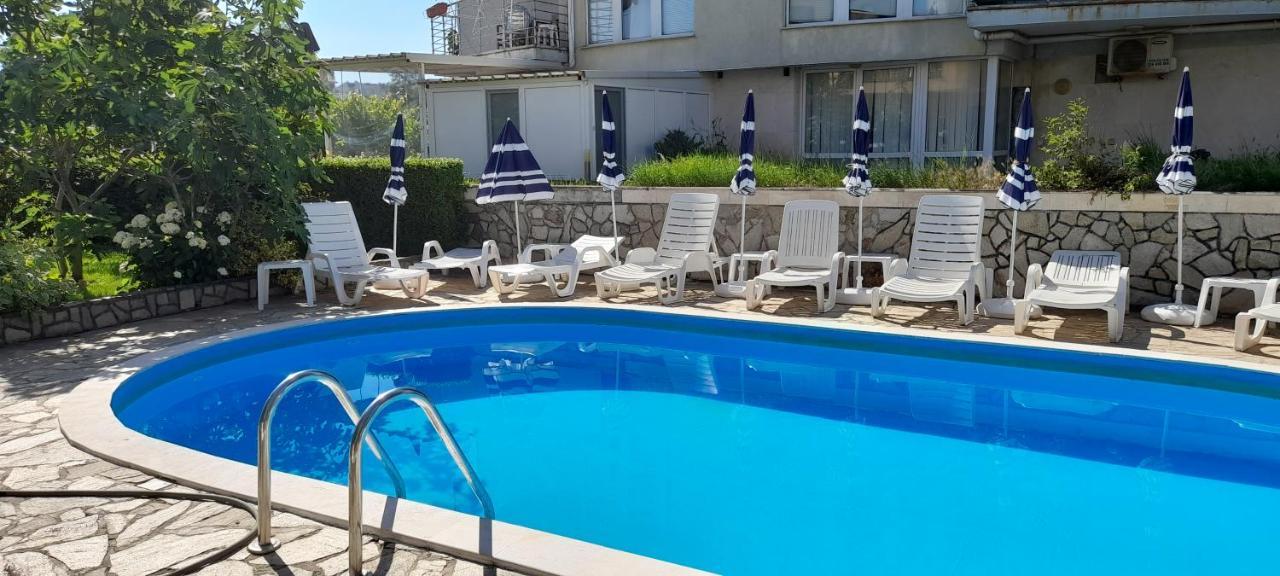 Семеен Хотел Атива - Family Hotel Ativa 洛泽内茨 外观 照片