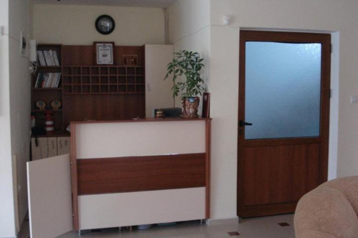 Семеен Хотел Атива - Family Hotel Ativa 洛泽内茨 外观 照片