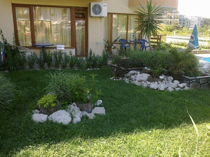 Семеен Хотел Атива - Family Hotel Ativa 洛泽内茨 外观 照片