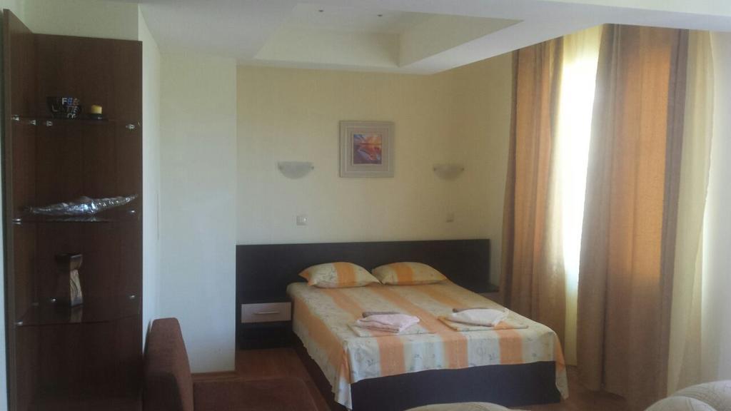 Семеен Хотел Атива - Family Hotel Ativa 洛泽内茨 外观 照片