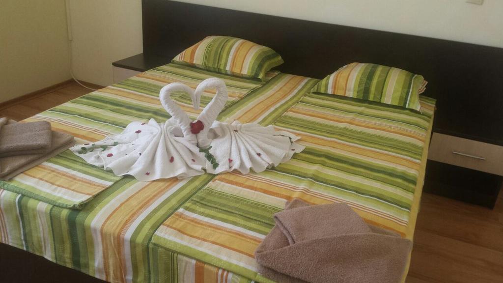 Семеен Хотел Атива - Family Hotel Ativa 洛泽内茨 外观 照片