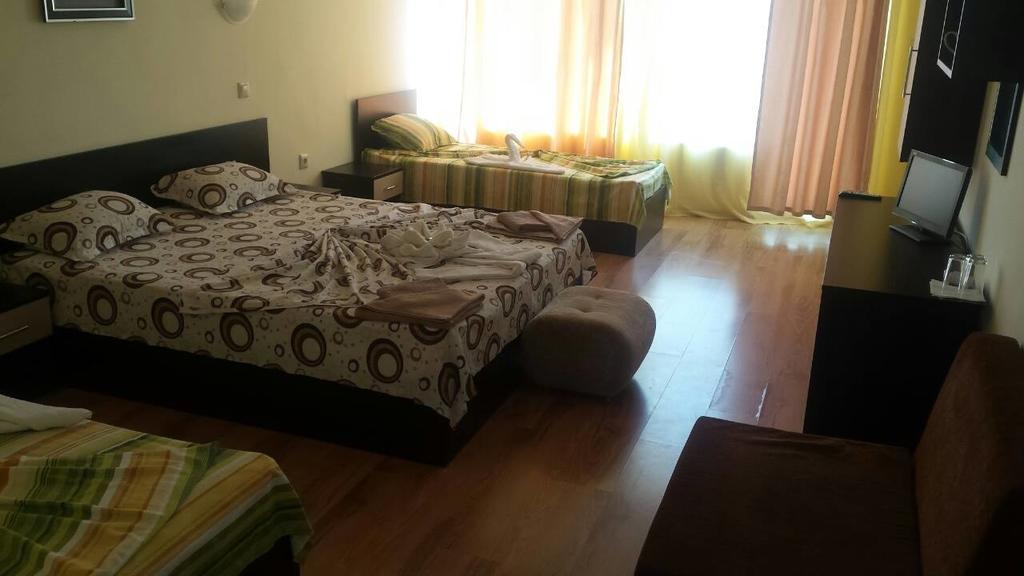 Семеен Хотел Атива - Family Hotel Ativa 洛泽内茨 外观 照片