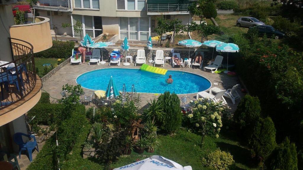 Семеен Хотел Атива - Family Hotel Ativa 洛泽内茨 外观 照片